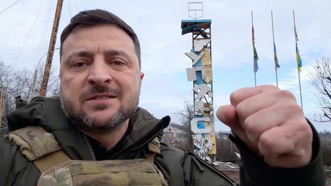 Zelenskyy offers to drop NATO bid for security guarantees but rejects US push to cede territory