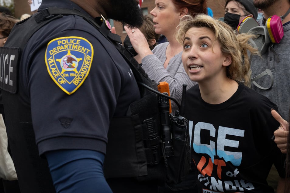 DOJ drops charges against Chicago ICE protesters over prosecutorial misconduct