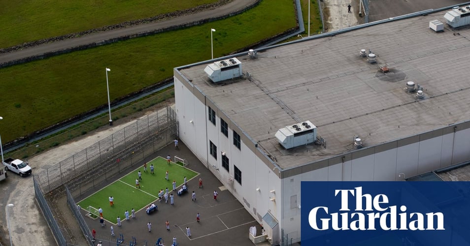 ICE holds man with stage 4 cancer in detention despite permanent US residency
