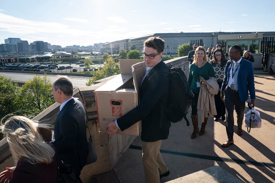 Reporters leave Pentagon en masse after refusing to sign on to new rules