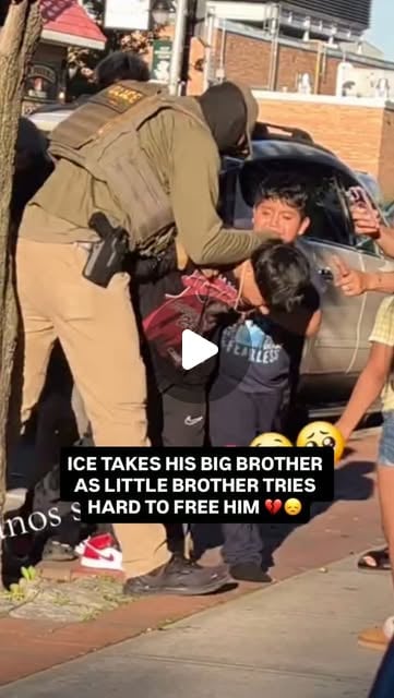 FLOR 🌹✊🏽🇲🇽🪶 on Instagram: "Wtf man they are just kids! How hard would you hold on for your brother or sister? THIS IS SO WRONG. THIS IS DEHUMANIZING AND UNFORGIVABLE, the TRAUMA they are experiencing....