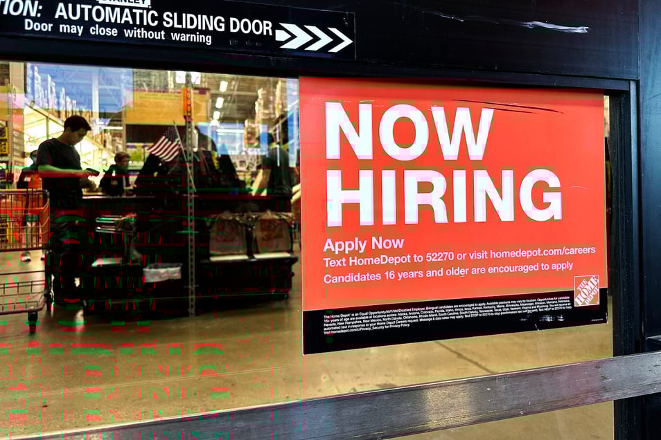 Nearly 2 million Americans on unemployment, highest since pandemic era